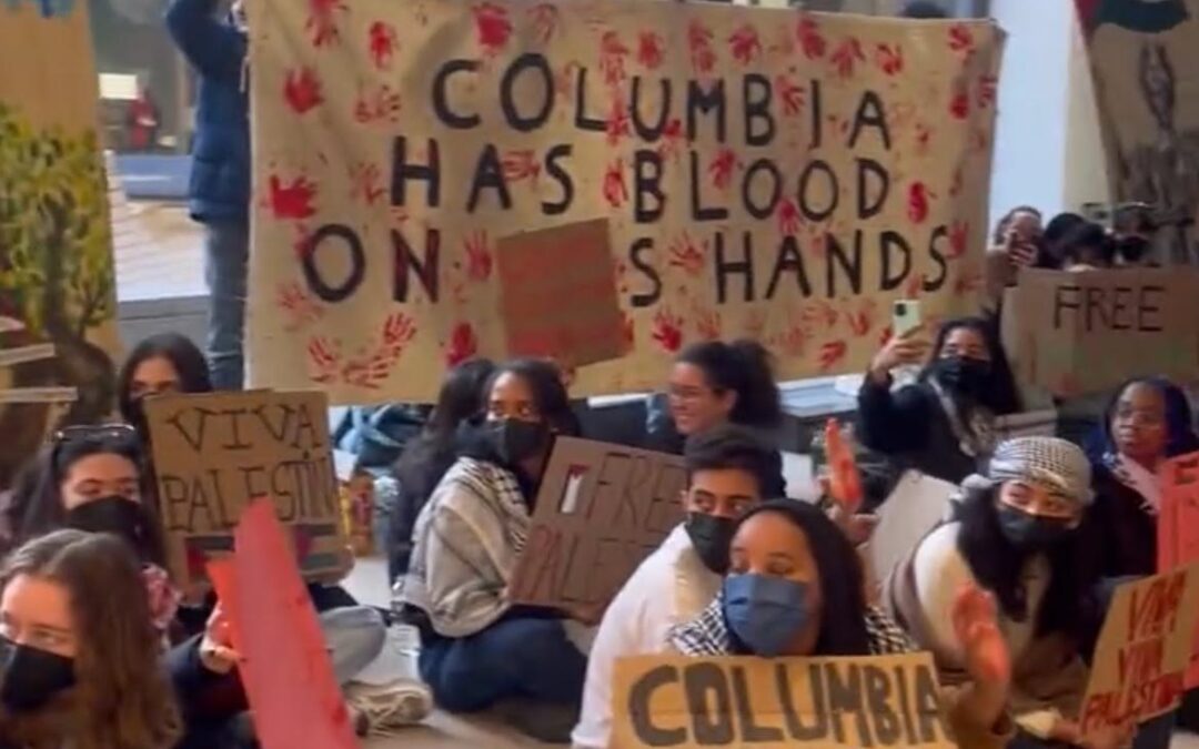 “Hillary! Hillary! You Can’t Hide!” – Pro-Hamas Activists at Columbia University Heckle Hillary Clinton as She Walks By (VIDEO)