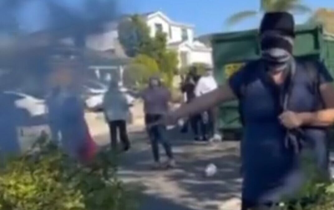 “F**K UR HOLIDAY!”: Pro-Hamas Thugs Target Home of AIPAC President With Smoke Bombs in Thanksgiving Day Protest (Video)