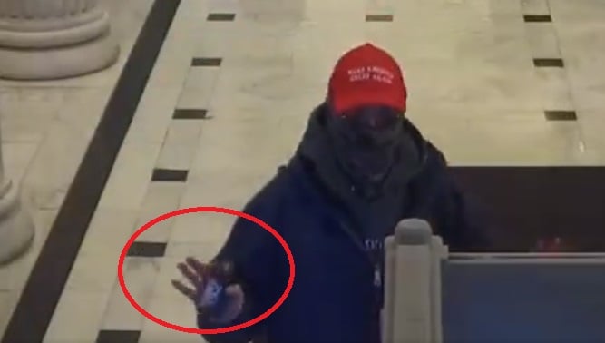 Update: Video Suspected to Be an Undercover Officer Allegedly Flashing Badge Inside US Capitol – Is Likely a Vape Instead