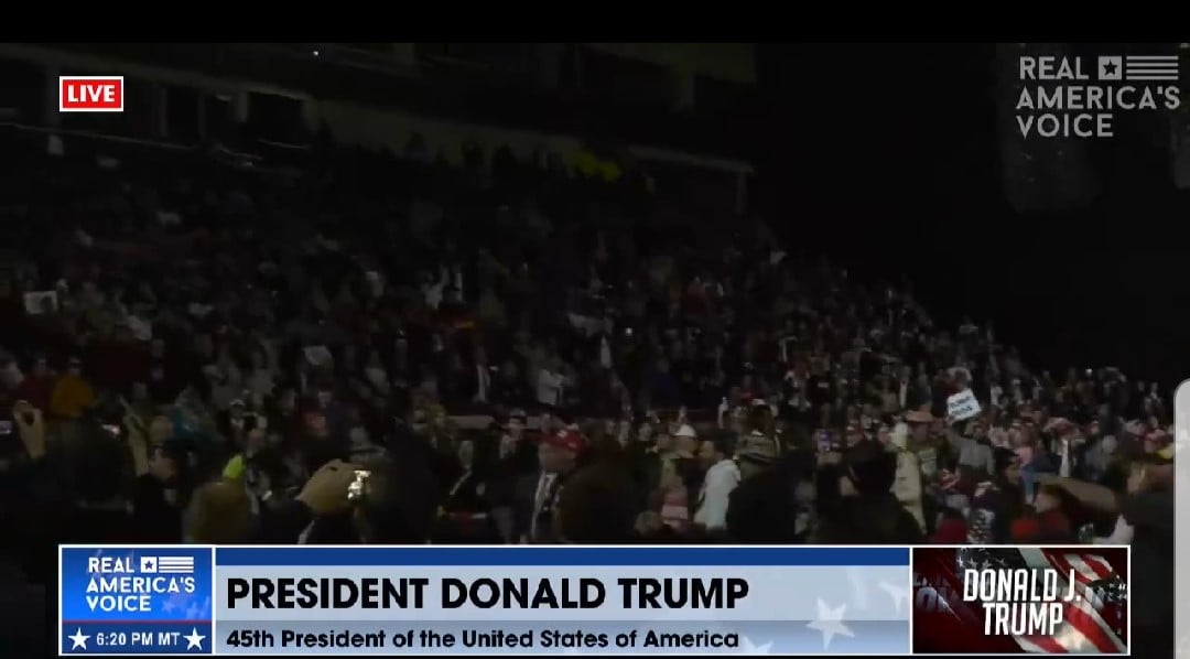 Manchester, New Hampshire Crowd Goes Wild as Heckler Tossed From Trump Rally (VIDEO)