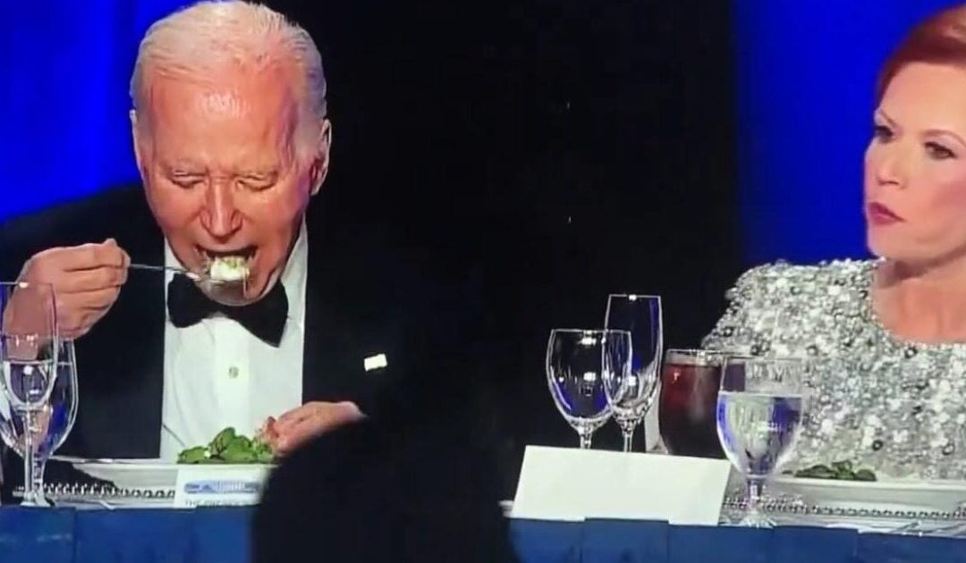 WATCH: Joe Biden Has a Battle with His Food at White House Correspondents’ Dinner