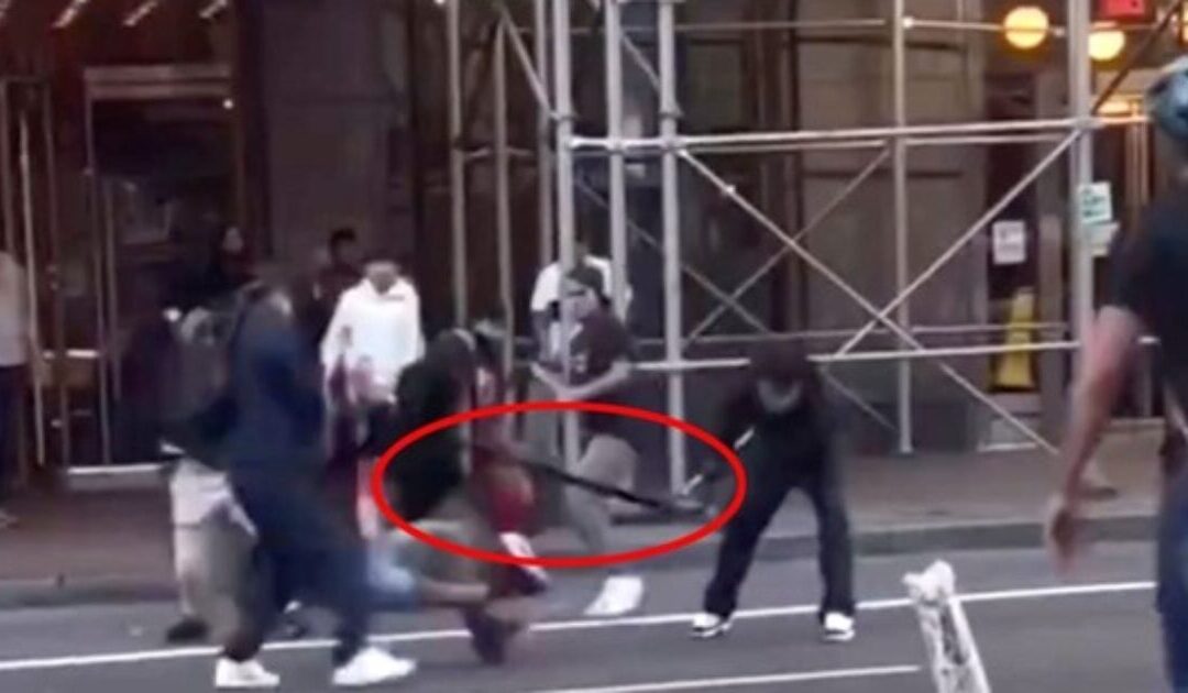 Big Apple Brawl: Weapon-Wielding Migrants Beat the Tar Out of Each Other in Broad Daylight on the New York Streets (VIDEOS)