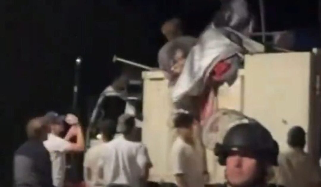 Locals Help Police Trash Tents and Anti-Israel Flags at Arizona State University (VIDEO)