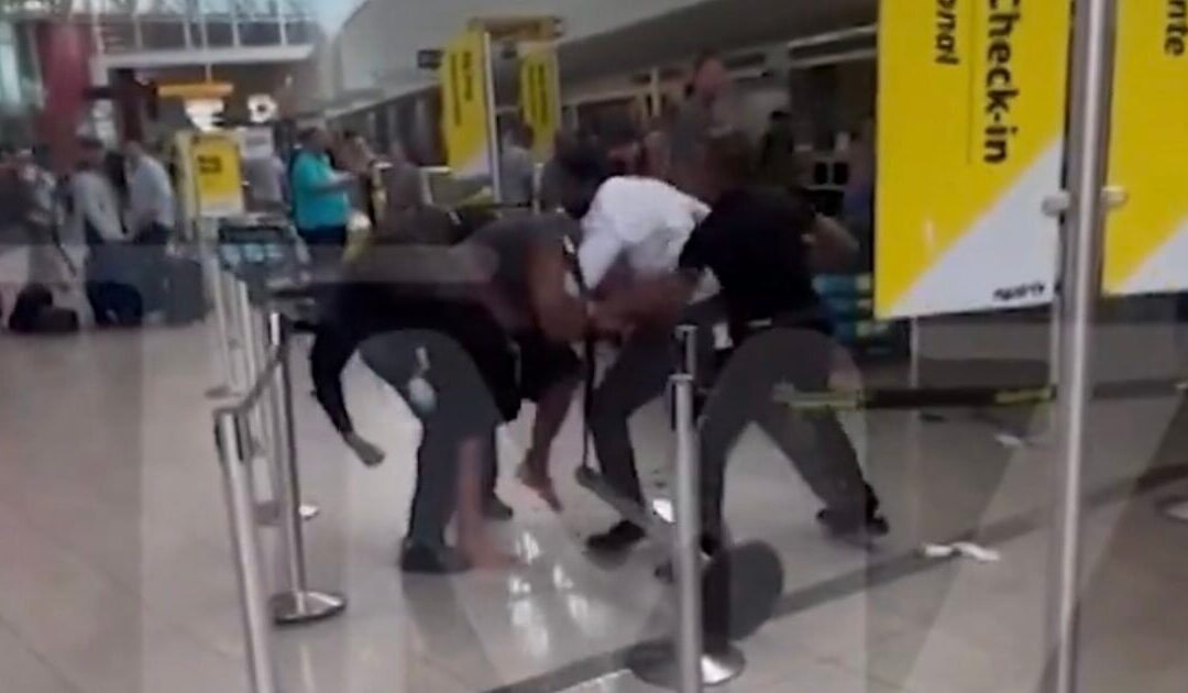 All-Out Brawl Involving Spirit Airline Workers Breaks Out at Check-in Desk in Baltimore-Area Airport (VIDEO)