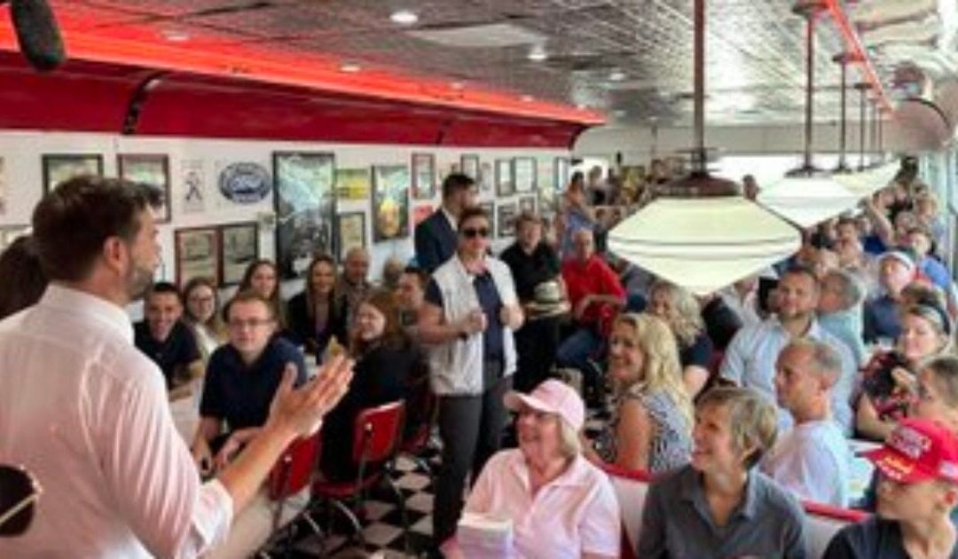 J.D. Vance Gets Hero’s Welcome at Minnesota Diner the Morning After Scorching Kamala Harris at Trump Rally (Video, Photos)