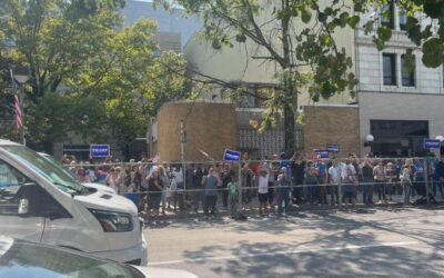 Trump Supporters Line the Street in Johnstown, Pennsylvania to Protest Kamala Harris’s Campaign Stop (VIDEO)