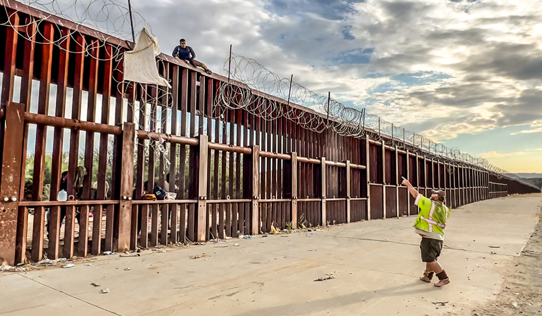 EXCLUSIVE BEHIND THE SCENES VIDEOS! Fed Up Patriot Stops Illegal Alien Crowd From Jumping Border Wall