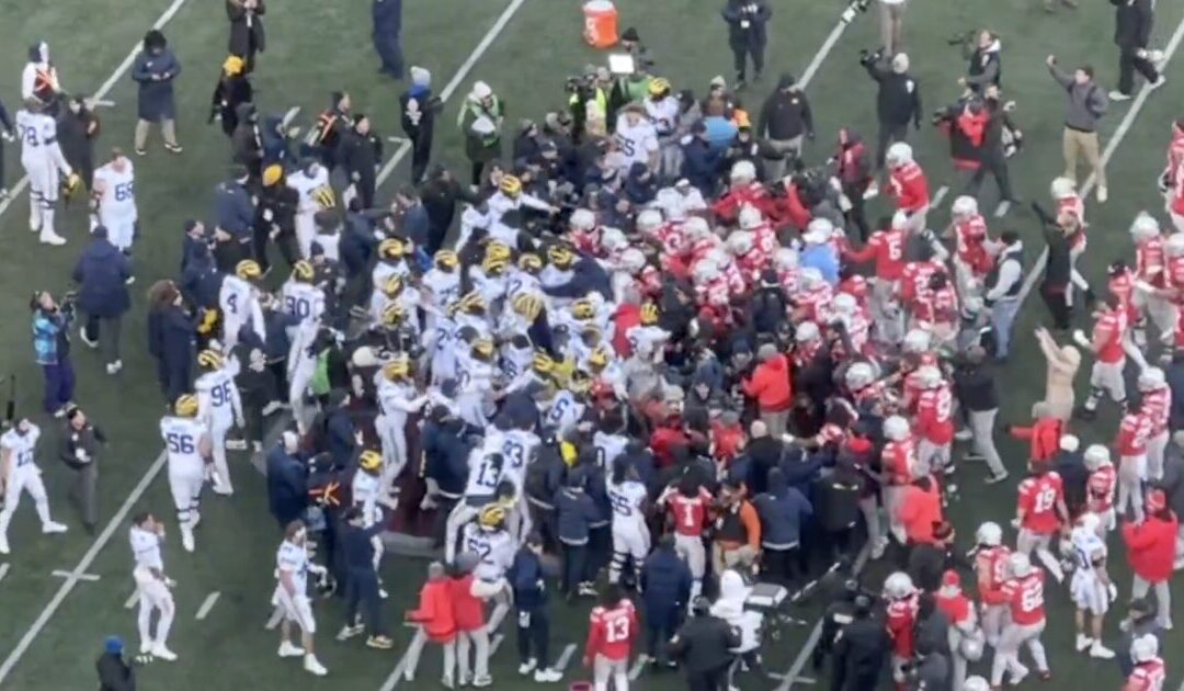 Brawl Erupts at Michigan-Ohio State Game After Wolverines Defeat OSU and Attempt to Plant Their Flag at Midfield! INSANE VIDEO!