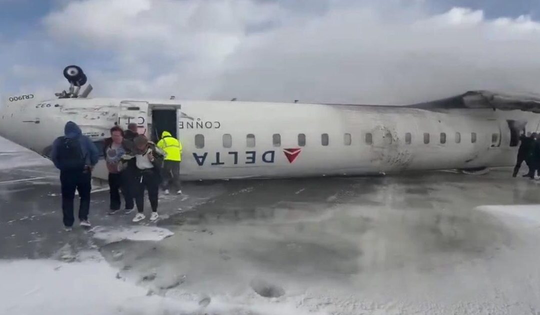 BREAKING: Delta Plane Arriving From Minneapolis Crashes in Toronto, Flips Upside Down – At Least 8 People Injured (VIDEO)