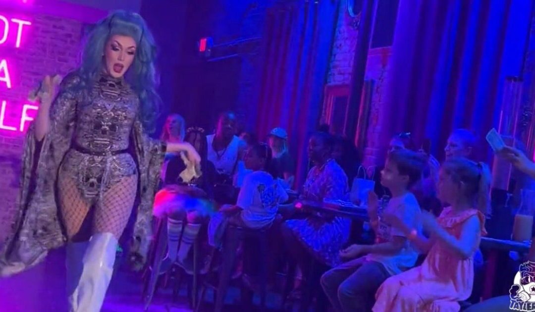 Iowa Republicans Advance Bill to Make Bringing Children to Drag Shows a Felony