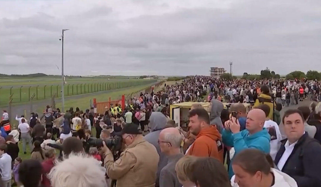 WATCH: Trump Lands in Turnberry, Scotland to MASSIVE Roaring Crowd