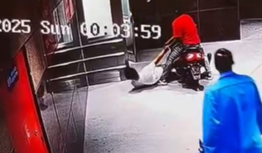 SHOCK VIDEO: Illegal Alien Involved in Shooting Border Patrol Agent in the Face Dumps Body of His Wounded Accomplice and Flees (VIDEO)