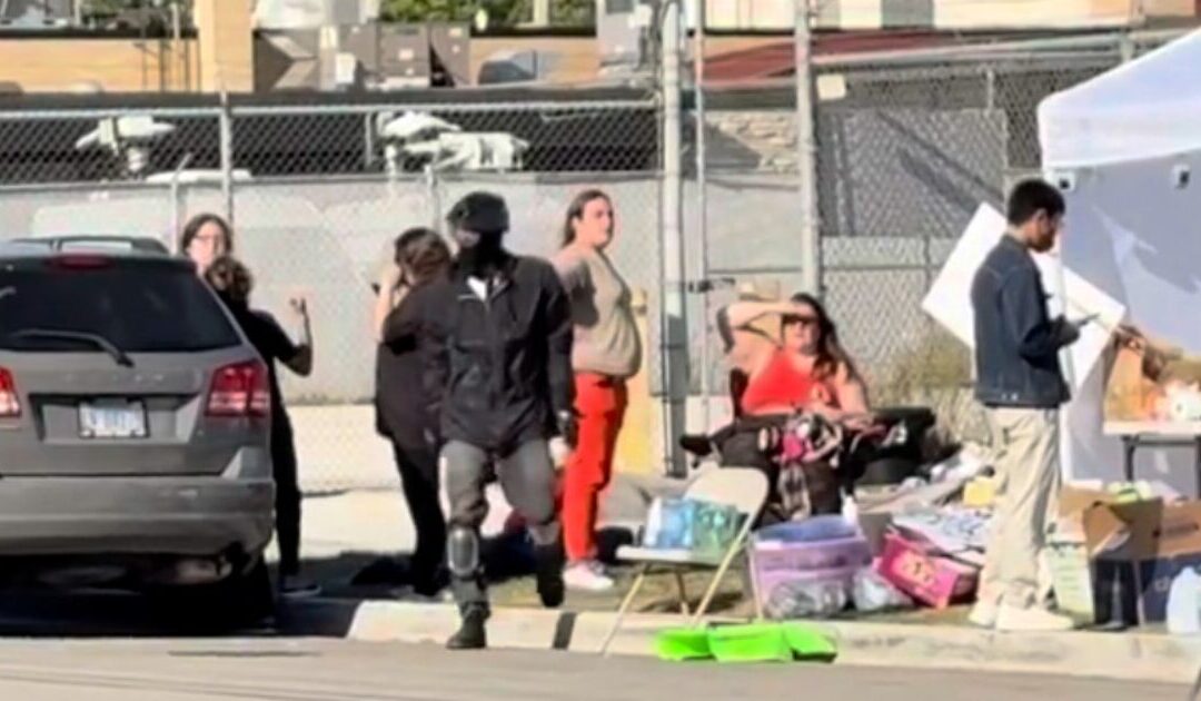 VIDEO: Antifa Terrorists Dressed in War Gear Seen Unloading Supplies Outside Chicago Ice Facility – Marxist-Terrorists Scream “Shoot the F*cker!” at ICE Agents