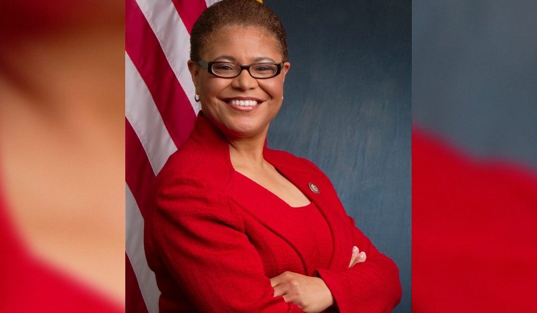 Failed LA Mayor Karen Bass Ignored Fire Victims But Takes Time to Attend Don Lemon’s Hearing – Crowd Shouts ‘F*ck You Karen Bass!”