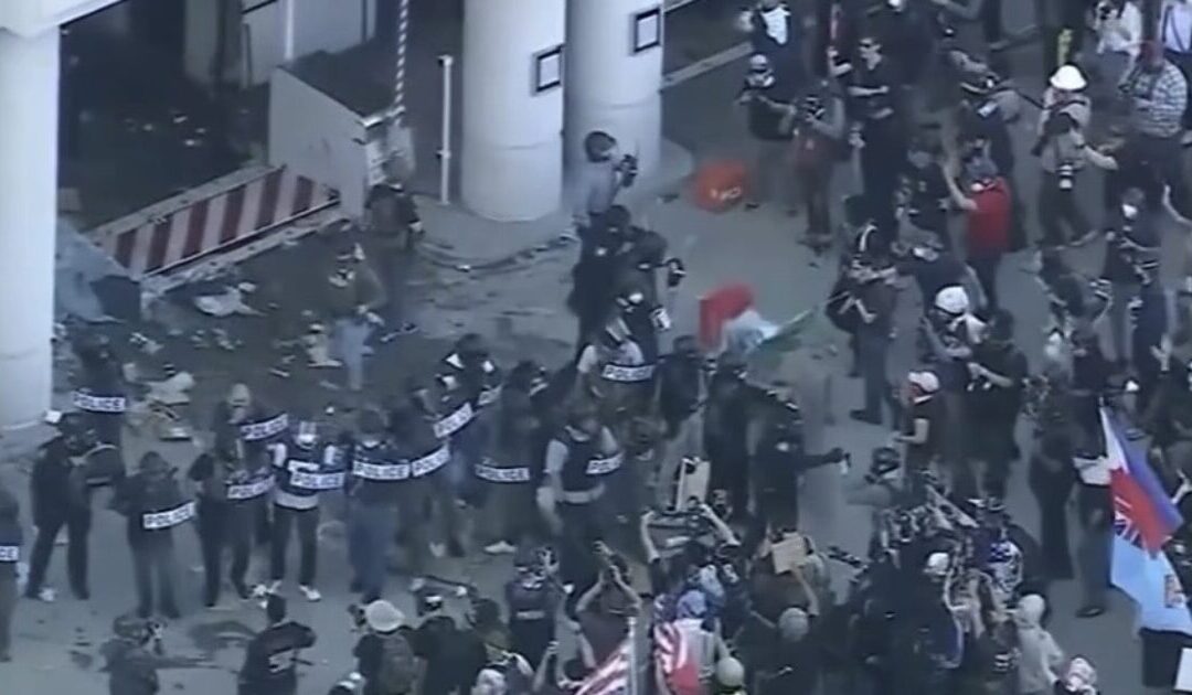 Anti-ICE Rioters Clash with Federal Agents and Local Police, Set Dumpster Ablaze Outside Los Angeles ICE Facility (VIDEOS)