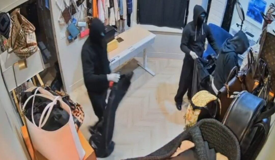 Smash and Grab: Masked Thugs Burglarize High-End California Boutique, Steal Hundreds of Thousands of Dollars Worth of Handbags and Jewelry, Get Away in Luxury Vehicles (VIDEO)