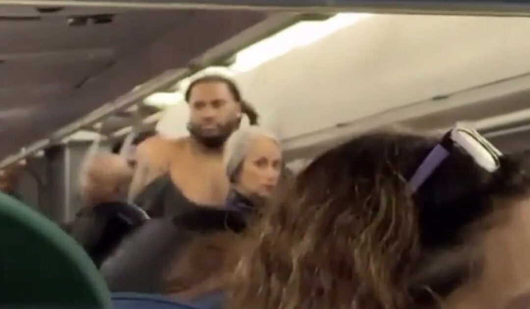Delta Plane Forced to Turn Around When Man Starts Attacking Other Passengers (VIDEO)