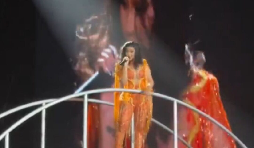 Cardi B Vows Violence Against Immigration Agents at California Concert: ‘If ICE Come in Here We’re Gonna Jump They Asses,’ Adds, ‘I Got Some Bear Mace in the Back’ (VIDEO)