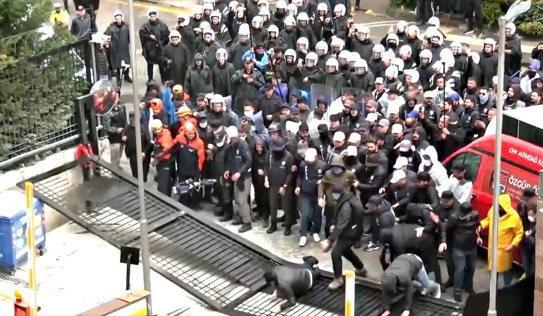 WATCH: Turkish Police Storm Opposition Party HQ, Fire Tear Gas and Rubber Bullets at Supporters