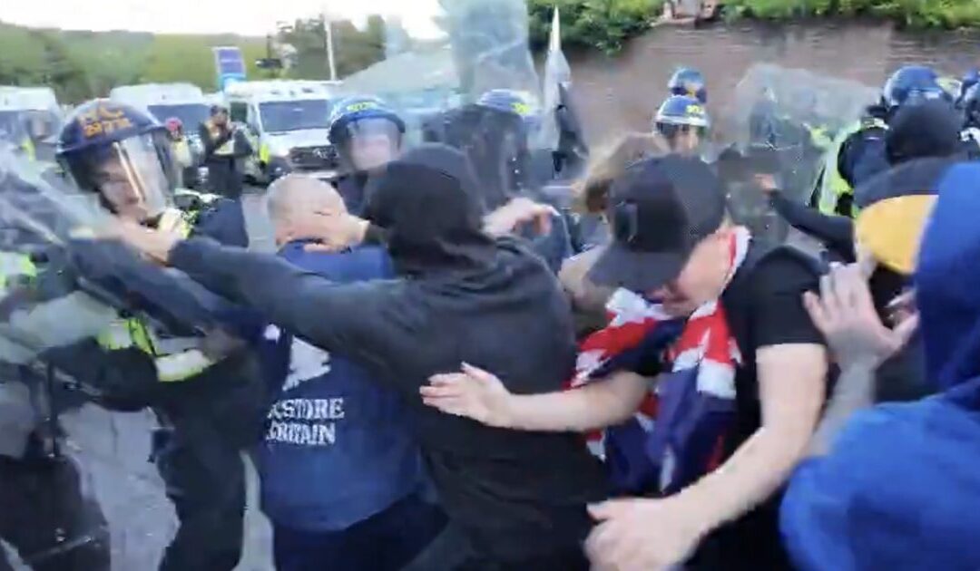 MASSIVE RALLY Held Outside Police Station After Henry Nowak’s Murder – Tommy Robinson Addresses Crowd – FURIOUS BRITS Clash With Cops (VIDEO)