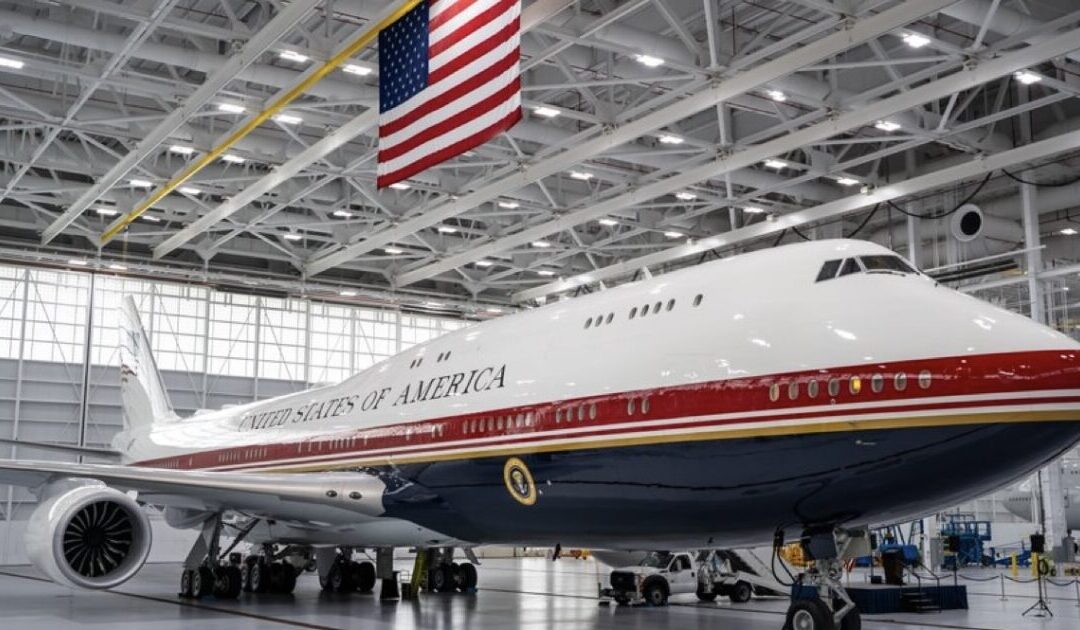 JUST IN: White House Officials Asked to Turn Over Phones in Investigation Into Air Force One Security Leak