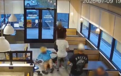 Good Samaritans Jump Into Action After Elderly Man Gets Knocked to the Ground in Attempted Robbery Inside Tucson Restaurant (VIDEO)