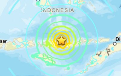 DEVELOPING: Buildings Crumble After Powerful Magnitude 7.7 Earthquake Strikes Indonesia – Tsunami Warning Issued (VIDEO)