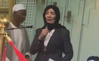 New York Gov. Kathy Hochul Dons Hijab While Speaking to Group of Muslim Men (VIDEO)