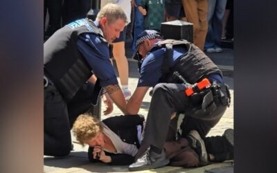 LAWLESS LONDON: Woman Arrested After Allegedly Stabbing Four Men With a Pair of Scissors (VIDEOS)