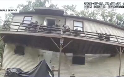 WATCH: Terrifying Moment Deck COLLAPSES Beneath U.S. Marshals During Missouri Raid on Convicted Sex Offender — Nine Officers Plunge to Ground
