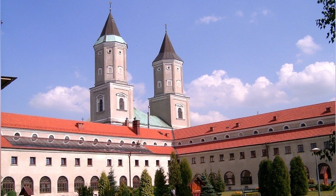 Polish Priest Killed, Four Others Stabbed by Ukrainian Refugee in Abbey Attack
