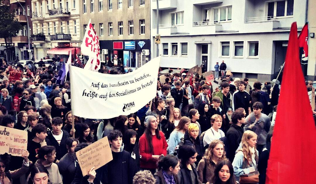 German Students on Strike Against Mandatory Military Service (VIDEOS)