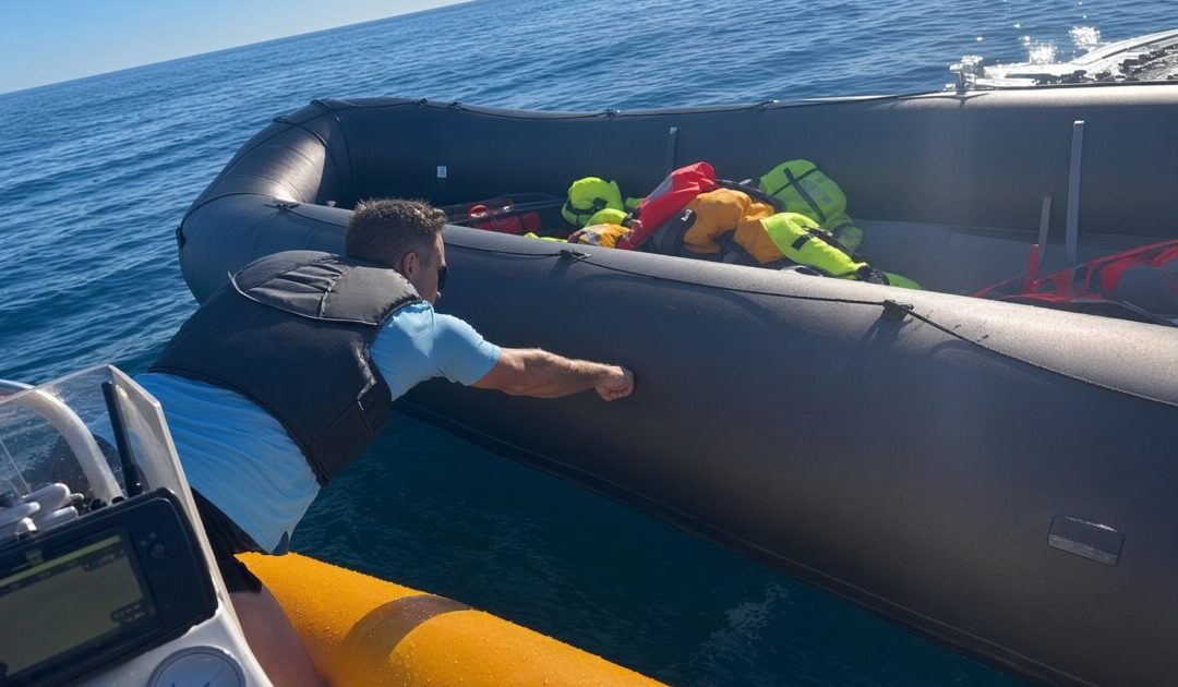 THE WAR OF THE DINGHIES: Watch British Anti-Migration Activist SLASH Inflatable Boat in the English Channel, as Fed-Up Citizens Start To Take Matters Into Their Own Hands
