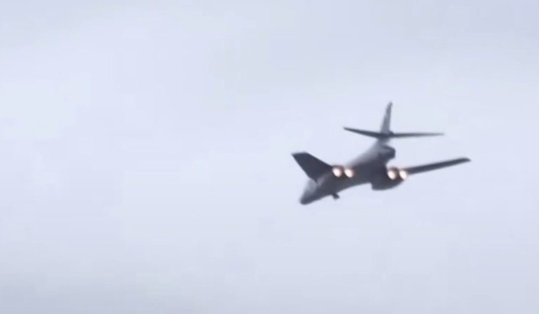 WATCH: Trump Buzzes B-1 Bombers Over Xi Jinping During Welcome Ceremony