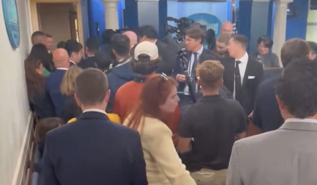 WATCH: Chinese Reporters Clash With Secret Service, Shove American Reporters During Xi’s White House Visit