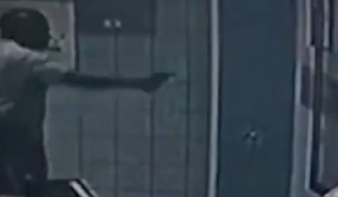 Maintenance Worker Opens Fire at Los Angeles Senior Center, Three Injured, Shooting Caught on Surveillance Camera (VIDEO)