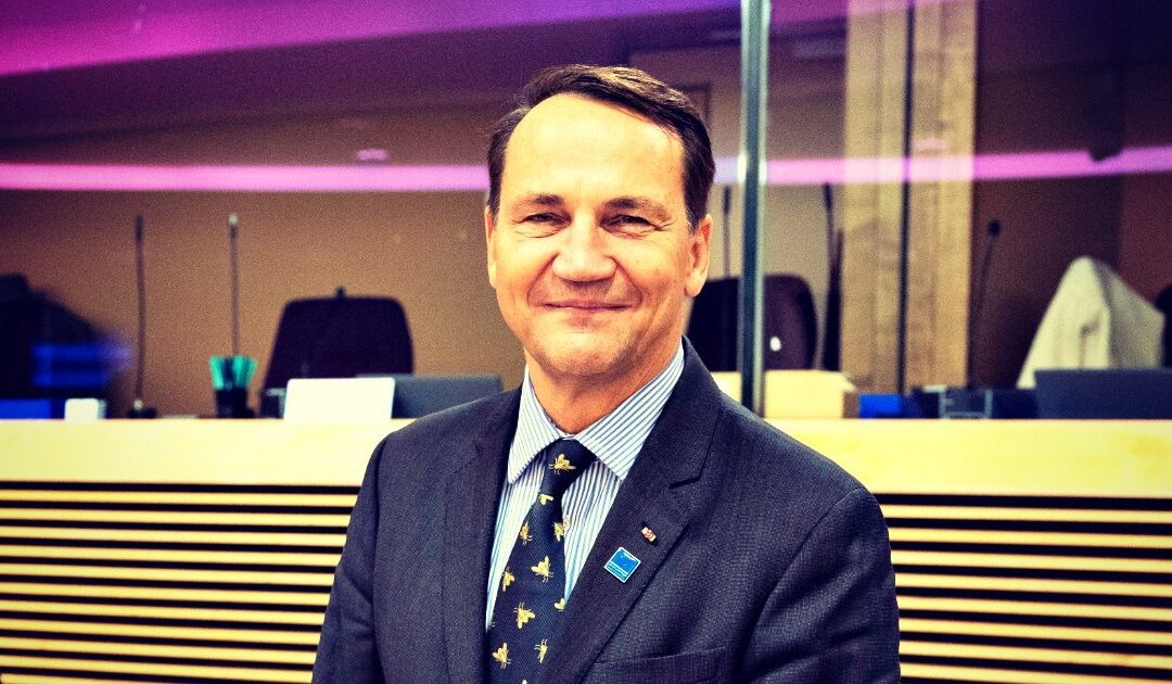 Polish Foreign Minister Sikorski Confirms Advanced Negotiations for New US Military Base in the Country, Housing 10,000 Troops