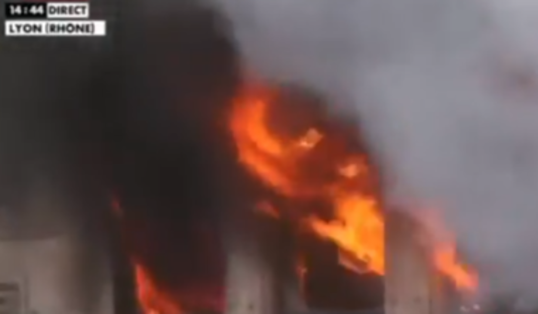 FRANCE RIOTS EXPLODE: Islamo-Marxist Rioters Threaten Macron’s Palace as Historic Buildings Burn to the Ground, Police Run For Their Lives, and Stores Get Looted (VIDEOS)